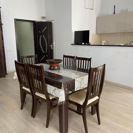 Apartment On Luka Asatiani 2 Batumi Bagian luar foto