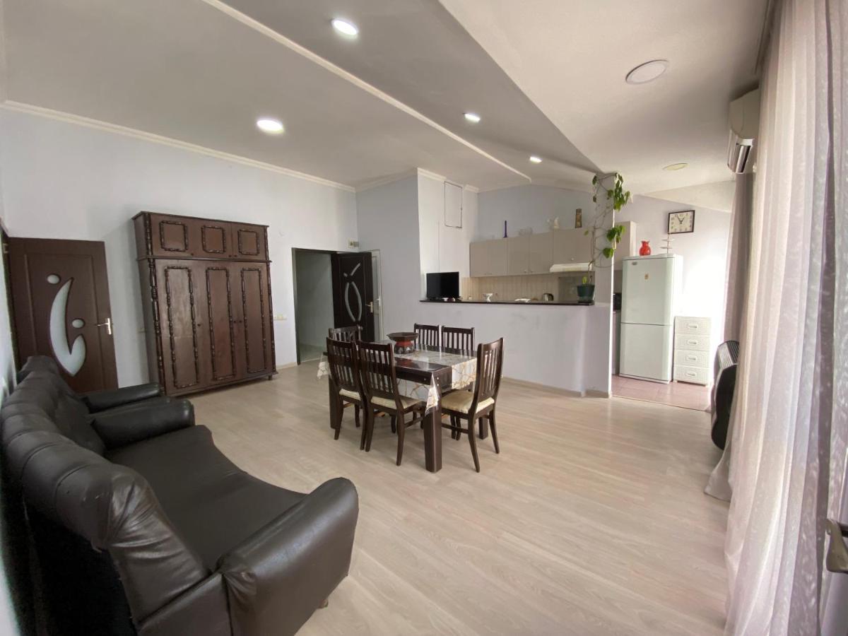 Apartment On Luka Asatiani 2 Batumi Bagian luar foto