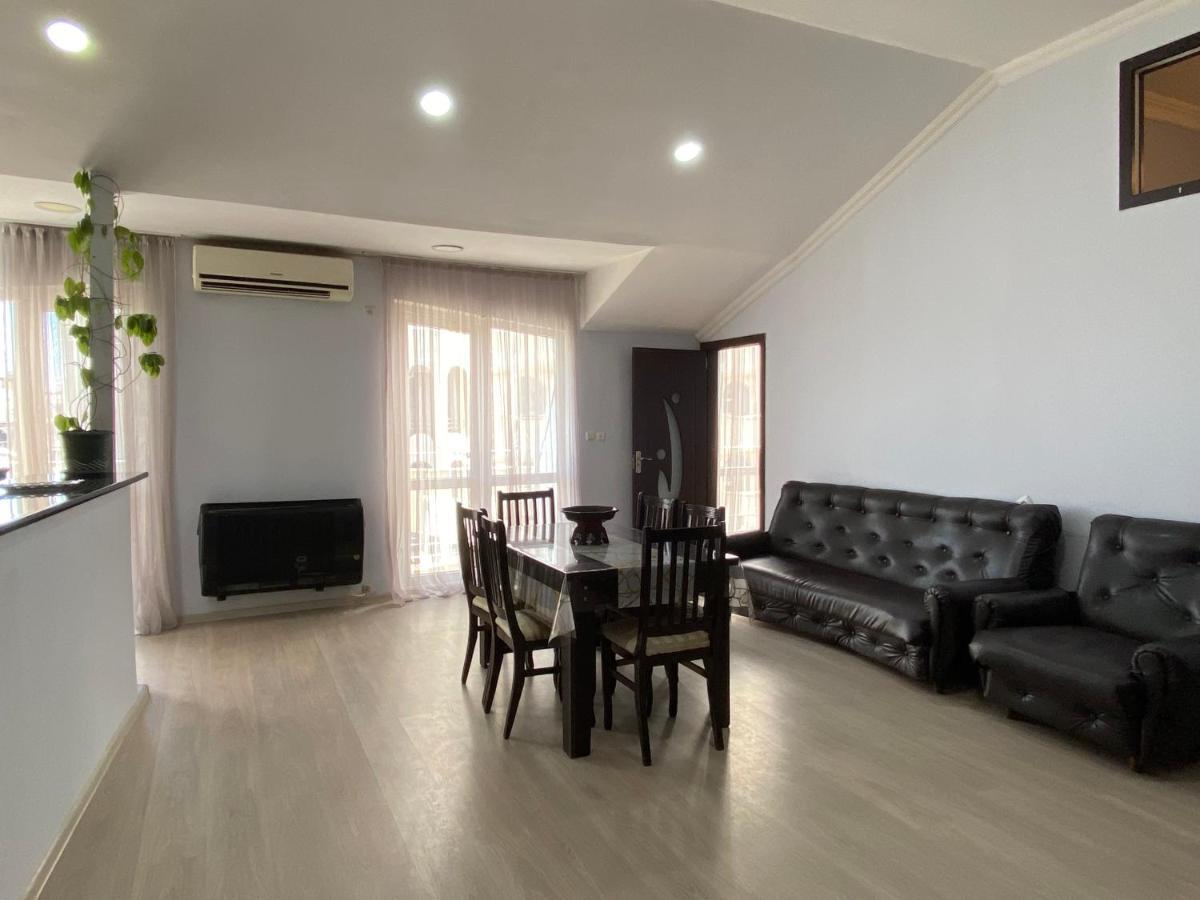 Apartment On Luka Asatiani 2 Batumi Bagian luar foto