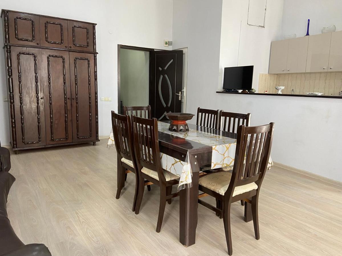Apartment On Luka Asatiani 2 Batumi Bagian luar foto