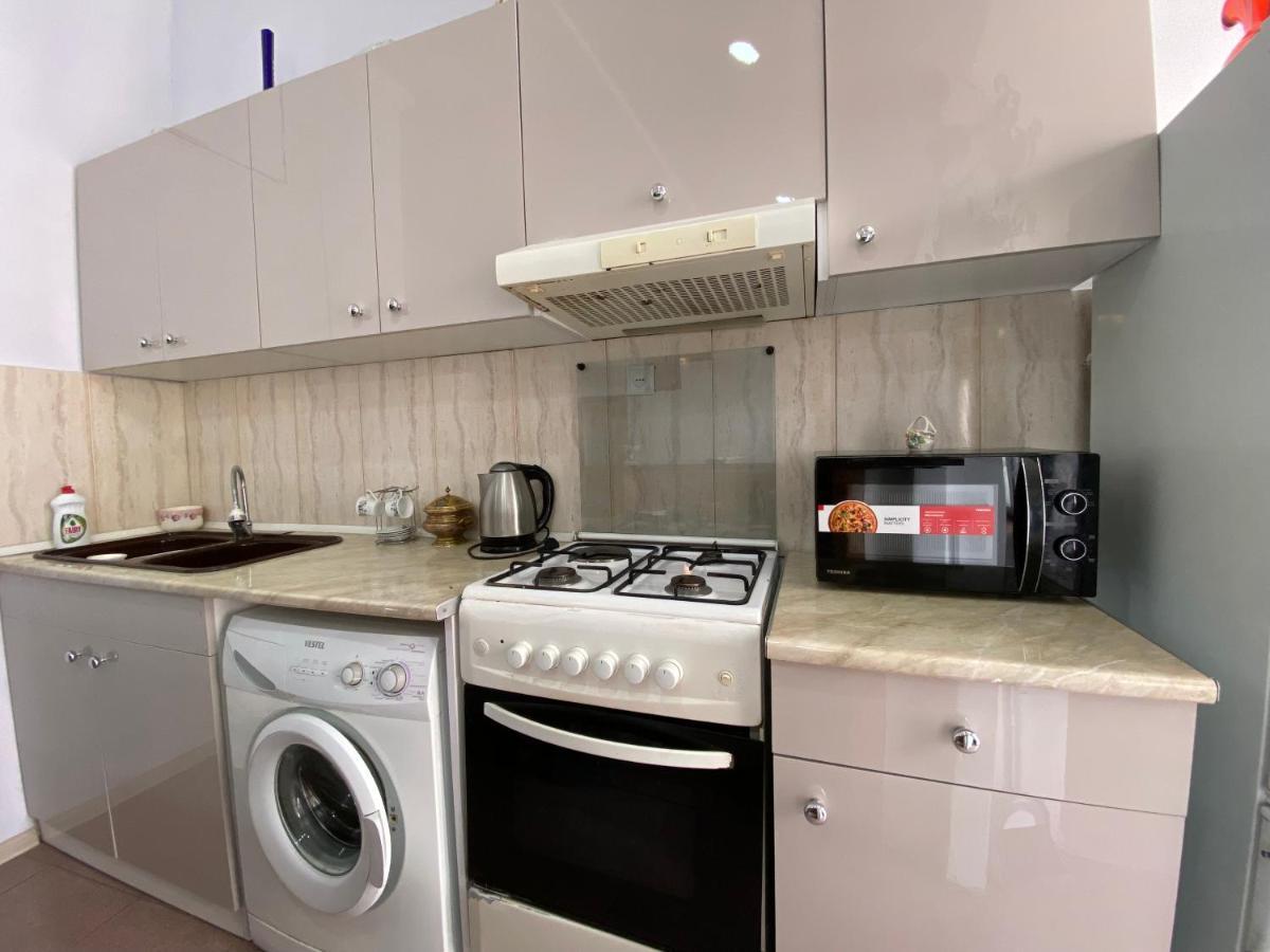 Apartment On Luka Asatiani 2 Batumi Bagian luar foto