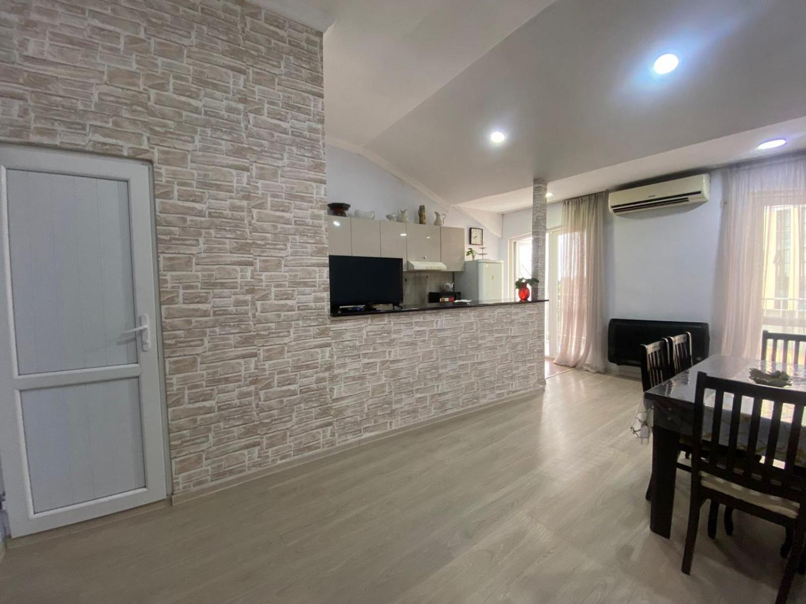 Apartment On Luka Asatiani 2 Batumi Bagian luar foto